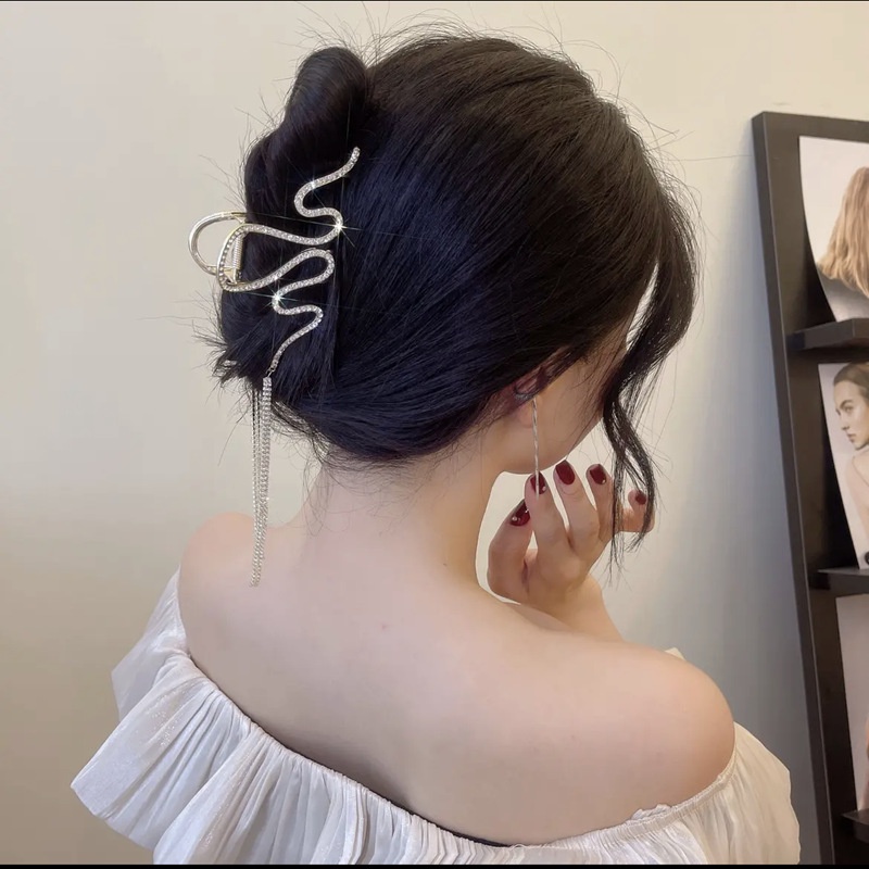 Kẹp Tóc Hình Cá Mập Đính Đá Tua Rua Kiểu Hàn Quốc Mới