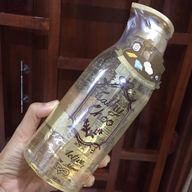 Sữa tắm dưỡng trắng da tinh chất vàng 24k Cathy Choo 750ml