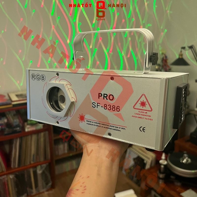 Đèn laser bay phòng 8386 pro hơn 1000 hình hiệu ứng đi cảnh 2D và 3D