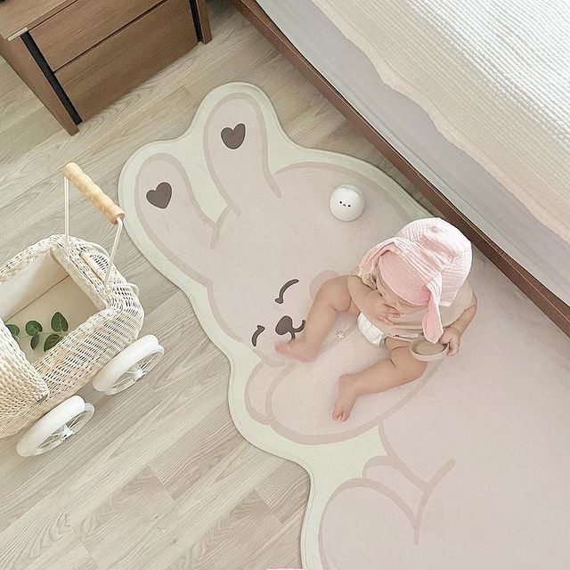 Thảm Nhung Hình Thỏ Nhuộm Màu Độc Đáo Cho Bé Tập Bò