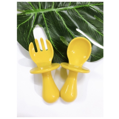 Thìa dĩa tập xúc cán ngắn cho bé tập ăn dặm có nút chặn chống Sặc Tiện Lợi