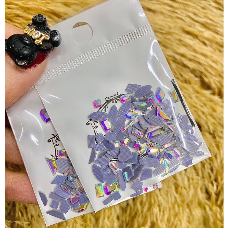 Đá chân bằng YHB