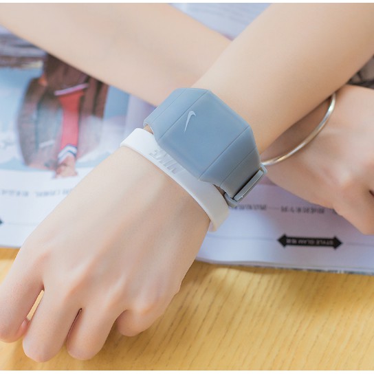 Đồng Hồ Điện Tử Thể Thao Kegllect Có Đèn LED Chống Thấm Nước Dành Cho Nam Và Nữ