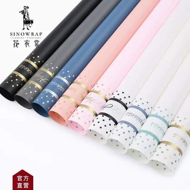 1 xấp 20 tờ giấy gói hoa chấm viền.