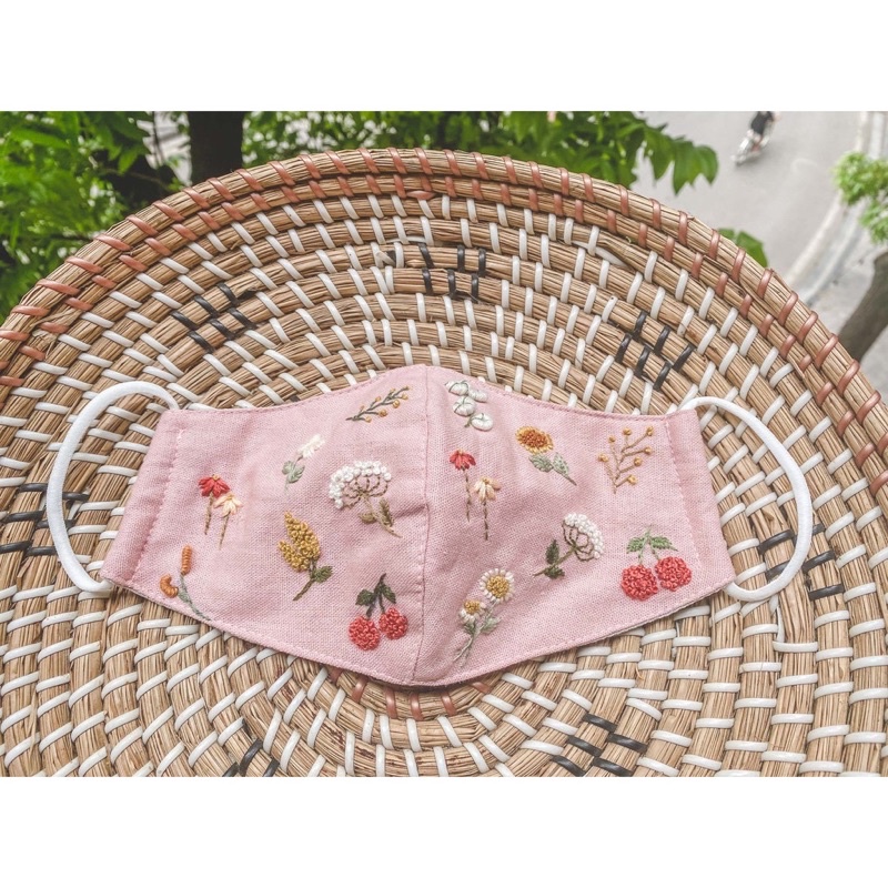 Khẩu trang linen thêu tay