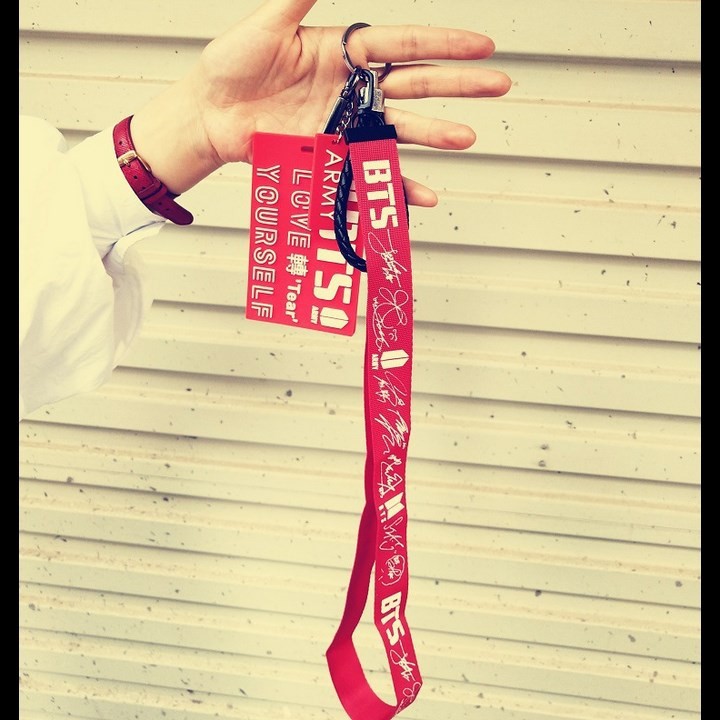 Strap bts nametag bts móc điện thoại