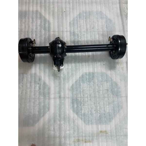 Cầu bổ đôi 65cm,cầu sau xe 3 bánh,xe 4 bánh(chiều dài phủ bì cầu 65cm,kt tim ốc bắt bánh đo chéo 7cm,đo vuông 10cm)