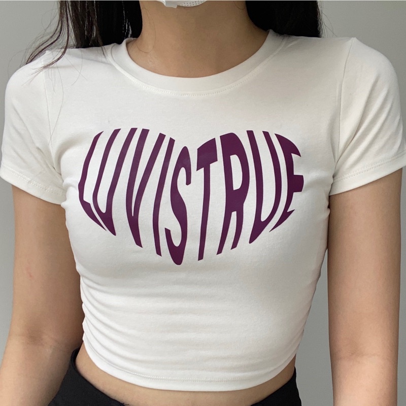 (Sẵn) Áo thun dáng croptop màu  trắng in hình trái tim Sullyoon Nmixx A7