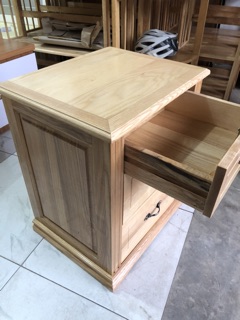 Tủ đầu giường gỗ sồi nga