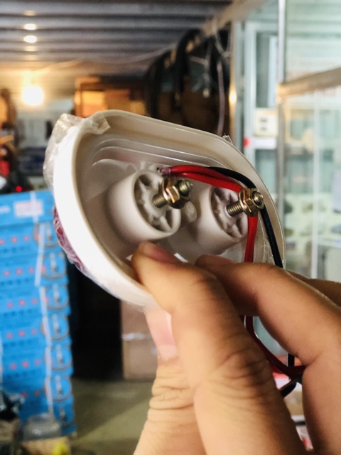 Đèn chớp lắp nóc và sườn có màu trắng vàng xanh dương đỏ sử dụng điện 12v 24v