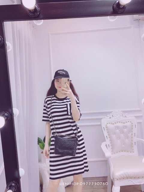 Váy suông kẻ ngang