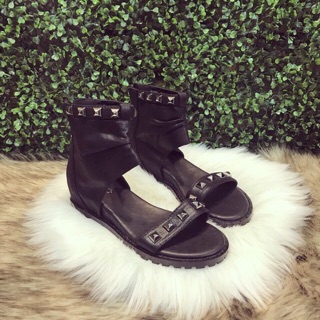 Sandal