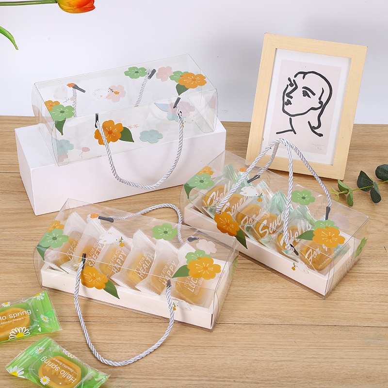 Hộp đựng bánh bằng mica hình hoa kèm đế