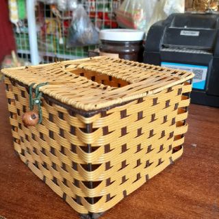 Hộp mây đựng giấy ăn