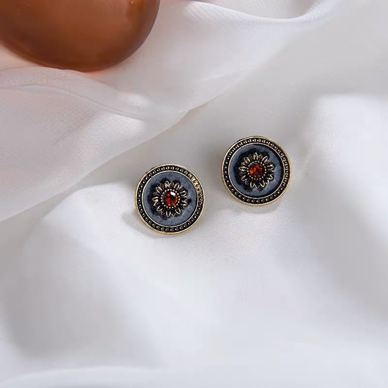 Khuyên tai tròn hoa cúc cổ điển retro - Maben