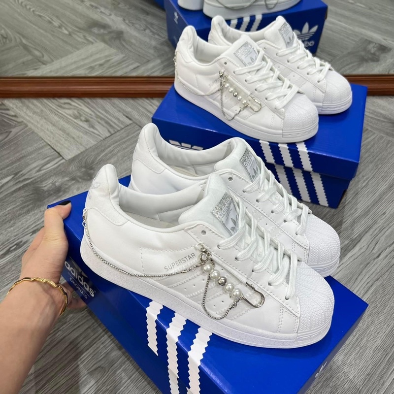 Giày thể thao sneaker sò charm trắng full