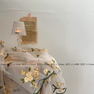 Khăn trải bàn voan thêu hoa