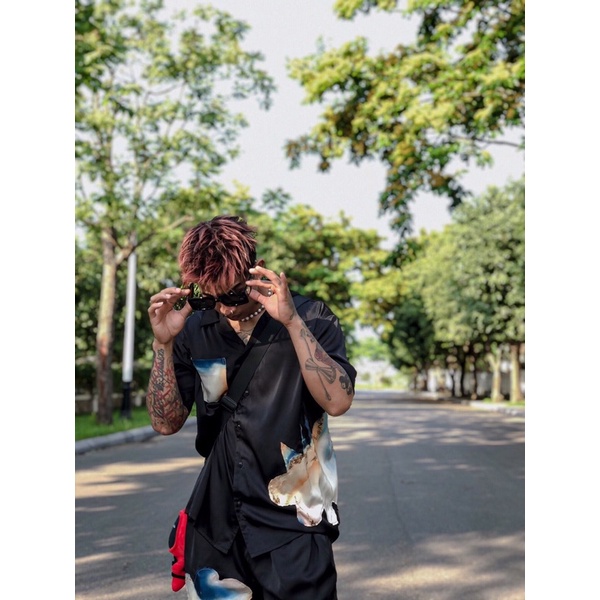 Set sơ mi và quần soóc đen lụa thô vá hoạ tiết WAGG cao cấp