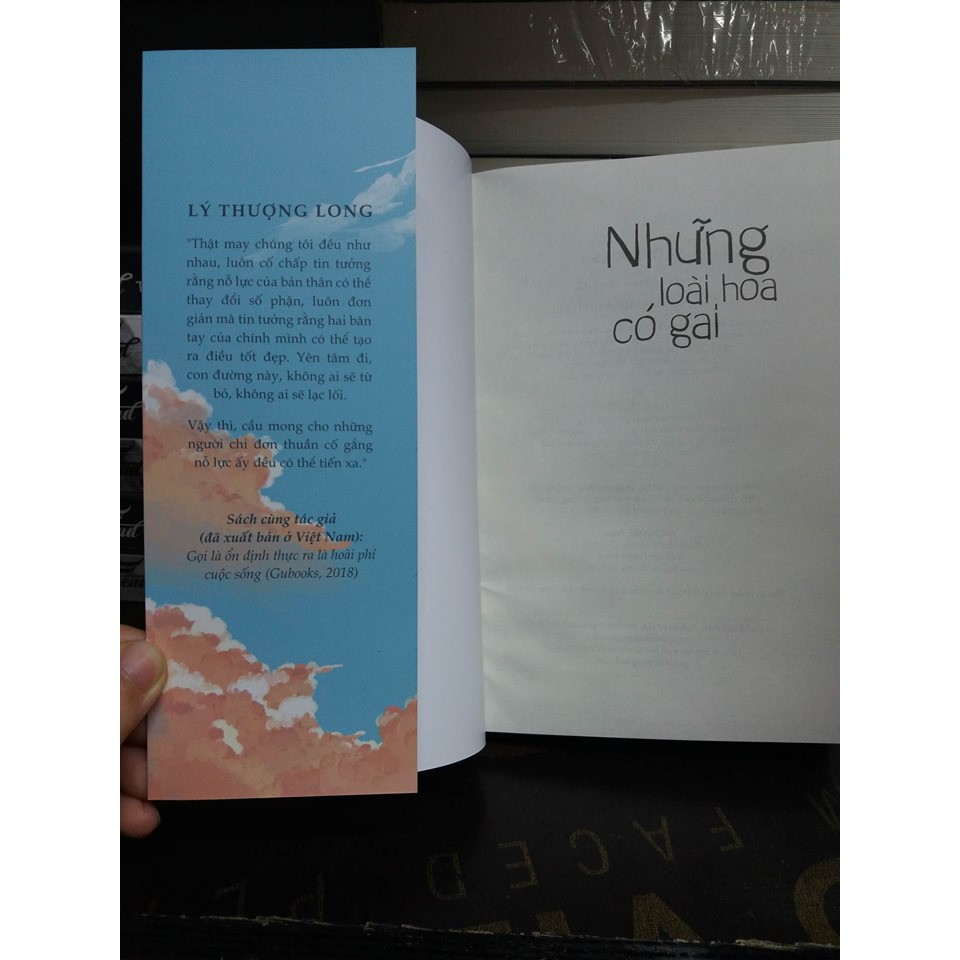 Sách - Những Loài Hoa Có Gai