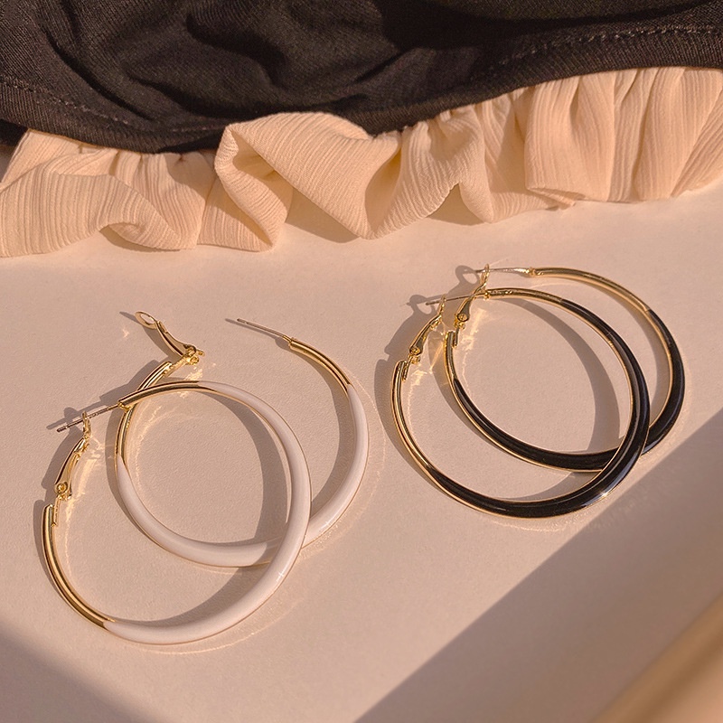 Đôi khuyên tai hình vòng tròn lớn bằng kim loại phong cách Hàn Quốc sang trọng cho nữ
