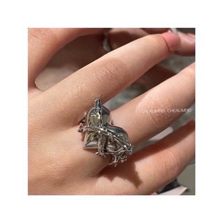 Nhẫn trái tim tù gai