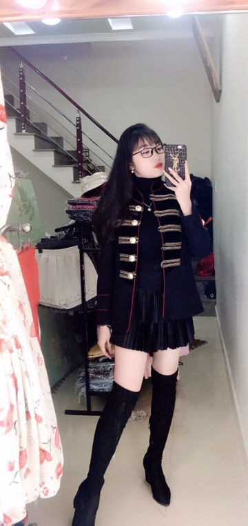 Áo dạ viền đỏ