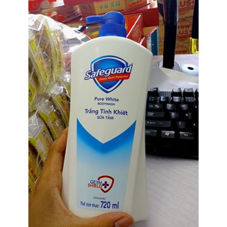 Sữa Tắm Diệt Khuẩn Safeguard Pure White 720ml