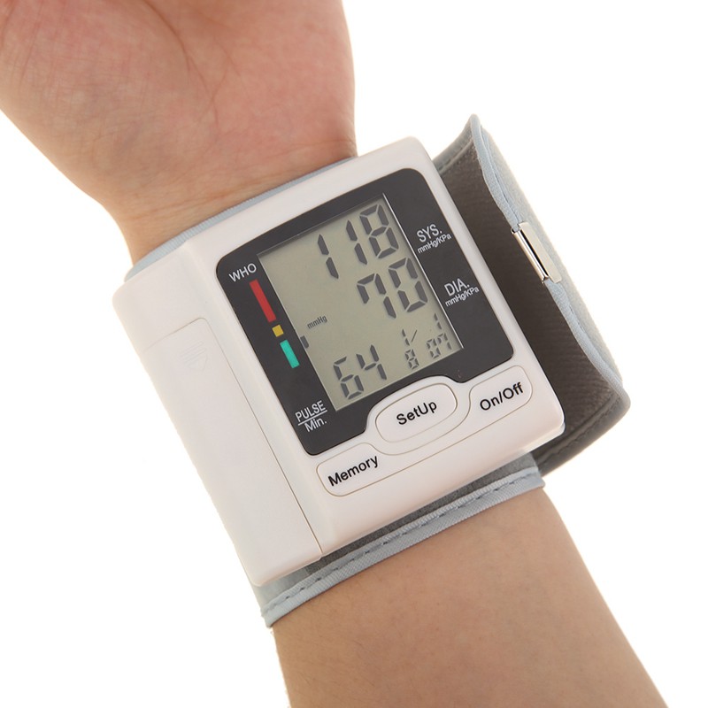Đồng hồ điện tử máu đeo tay chăm sóc sức khỏe