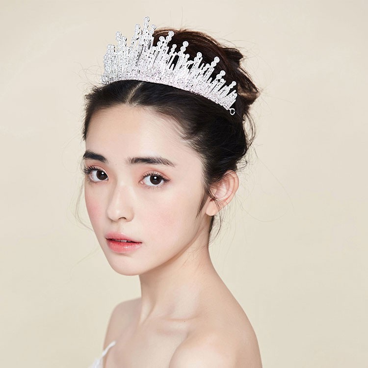 Vương miện đính đá ngọc trai giả thời trang cho cô dâu