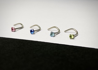 Khuyên mũi Titanium đá Swarovski