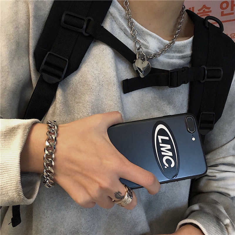 Vòng Tay Kim Loại Thiết Kế Mặt Khắc Chữ Cá Tính Sang Trọng Dành Cho Nam Và Nữ