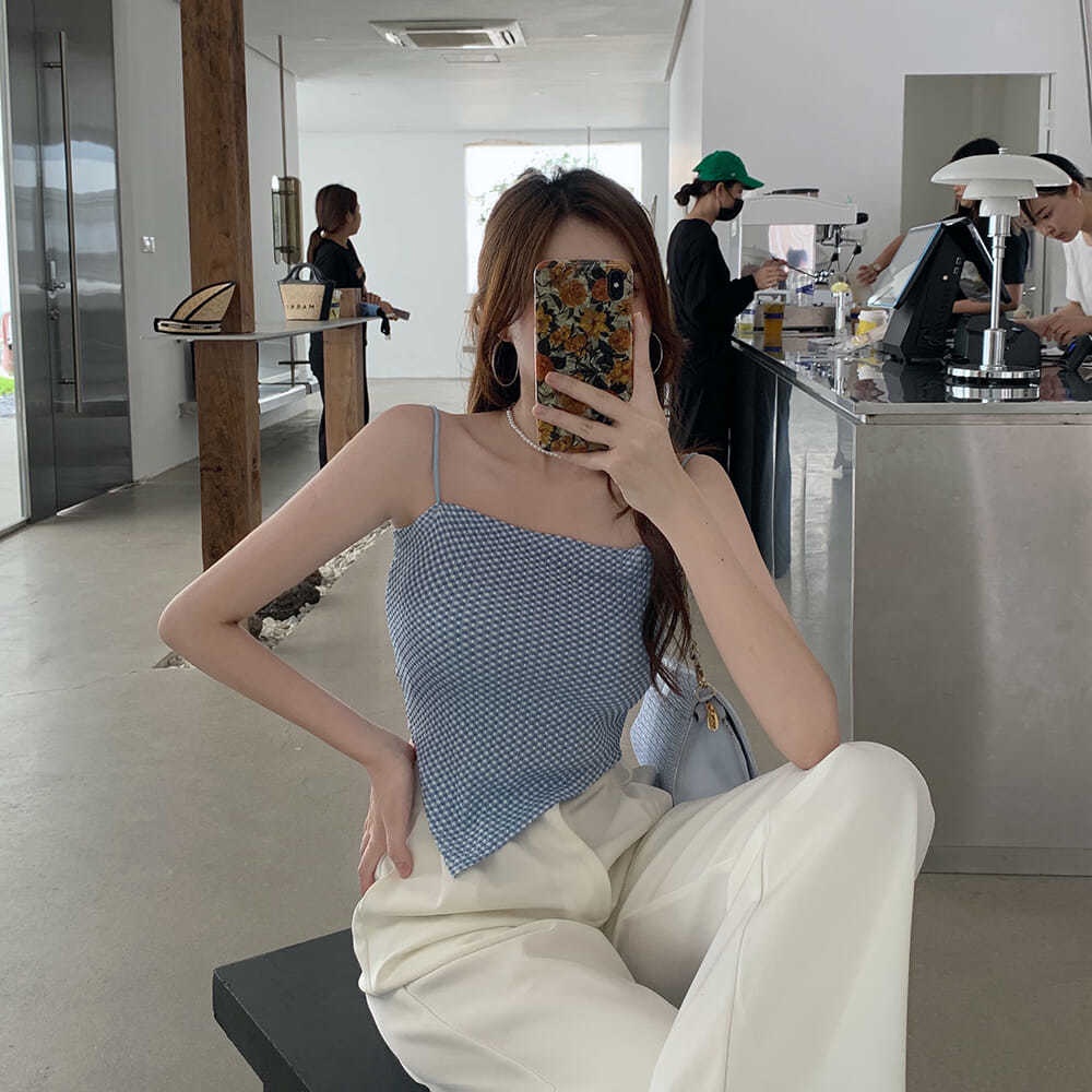Hong Kong style retro spring and summer new irregular plaid sling vest short style girls wearing thin belly pocket top