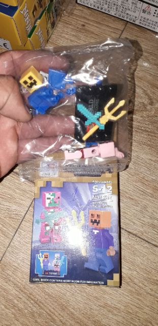 Lắp ráp 1 hộp LegoMineCraff 2 trong 1 JR216