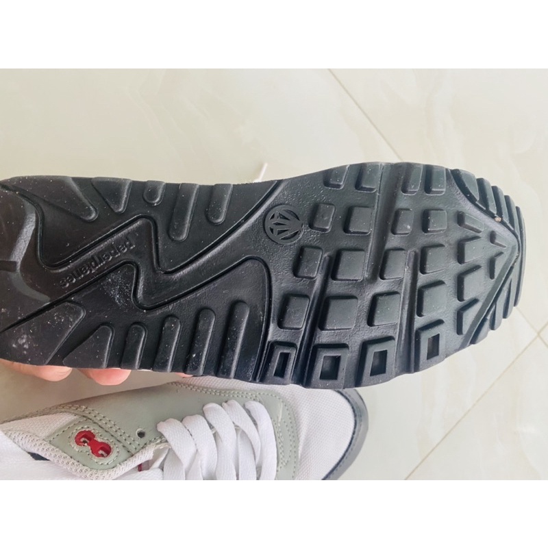 Giày thể thao hiệu si