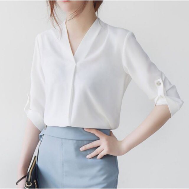 Áo sơ mi tay lỡ cổ v size M