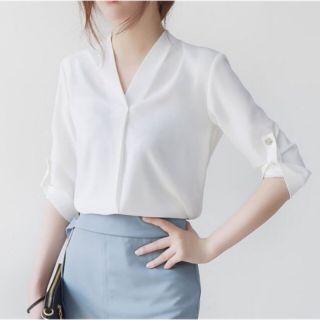 Áo sơ mi tay lỡ cổ v size M