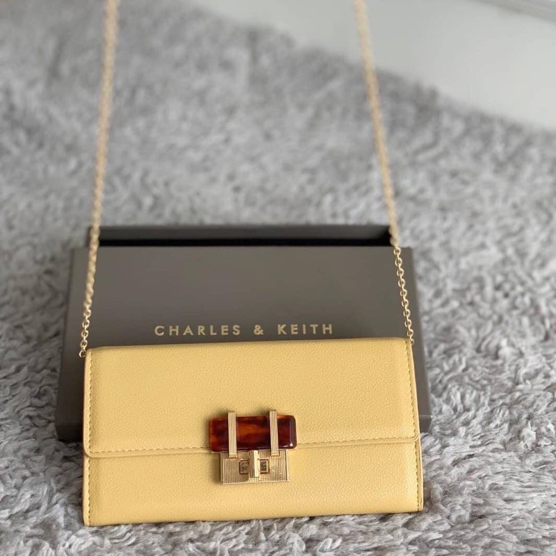 Ví Charles And Keith Đính Đá Sang Trọng