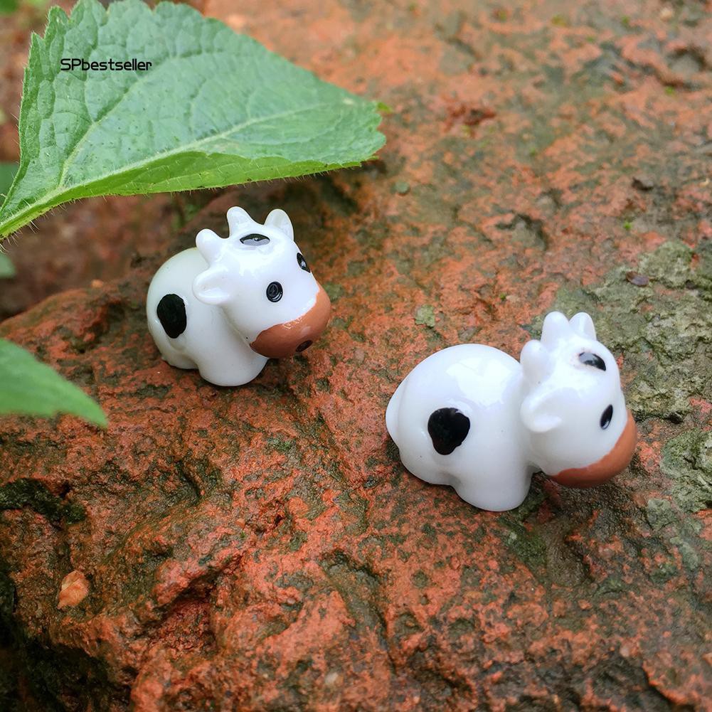 2 bò sữa bằng nhựa đáng yêu trang trí vườn nhà