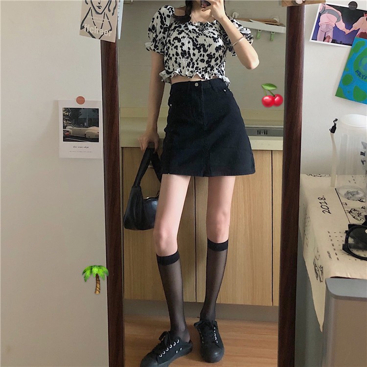 Set áo croptop bò sữa + chân váy kaki đen phong cách Ulzzang năng động