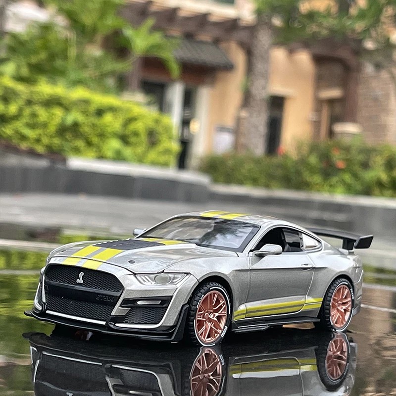 Xe mô hình kim loại Ford Mustang Shelby GT500 kịch độc tỷ lệ 1:32