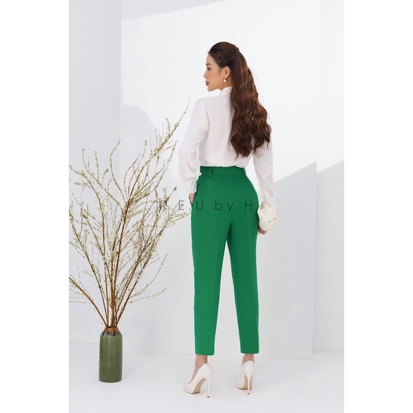 Áo lụa đính cúc vàng