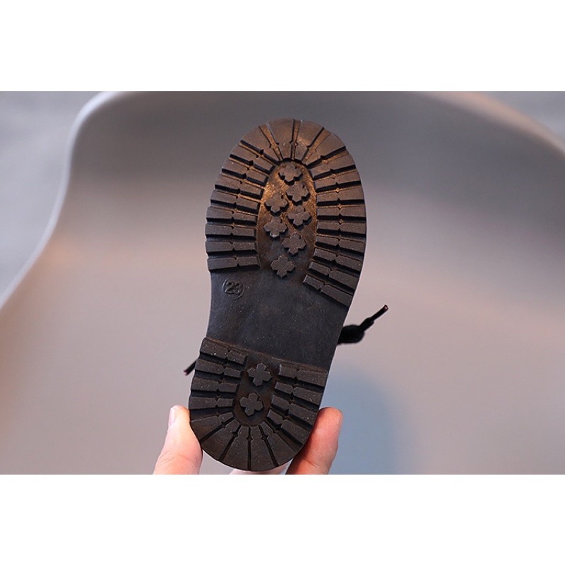 Boot trẻ em thanh lý