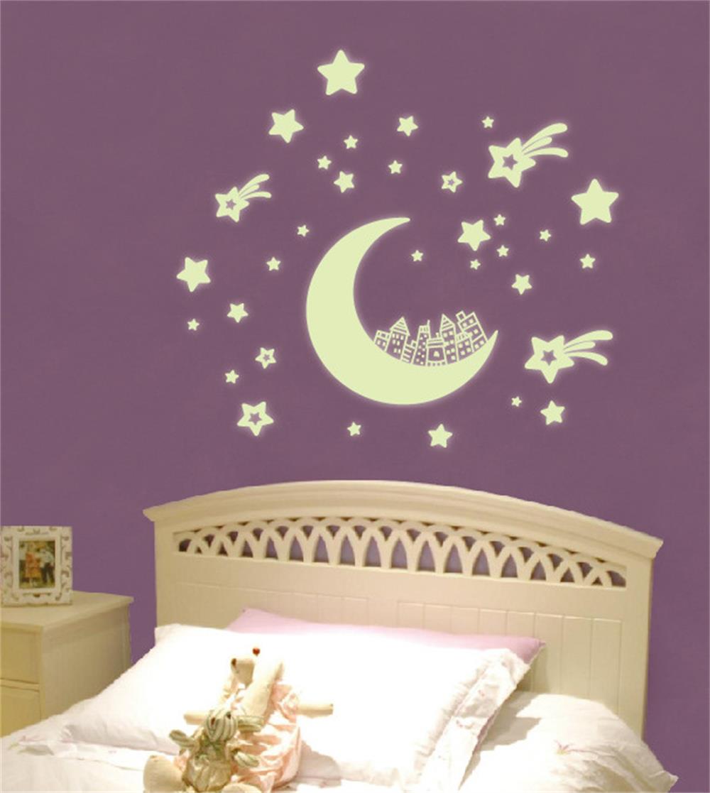 Miếng dán tường dạ quang trang trí phòng ngủ 4 kiểu độc đáo DIY | BigBuy360 - bigbuy360.vn