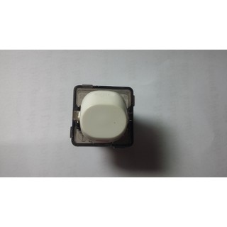 Hạt công tắc tròn LIOA dùng cho mặt âm tường