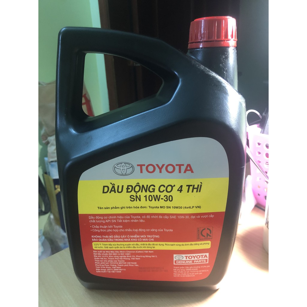 Dầu nhớt động cơ Toyota 10W30 chính hãng Toyota dùng cho máy xăng