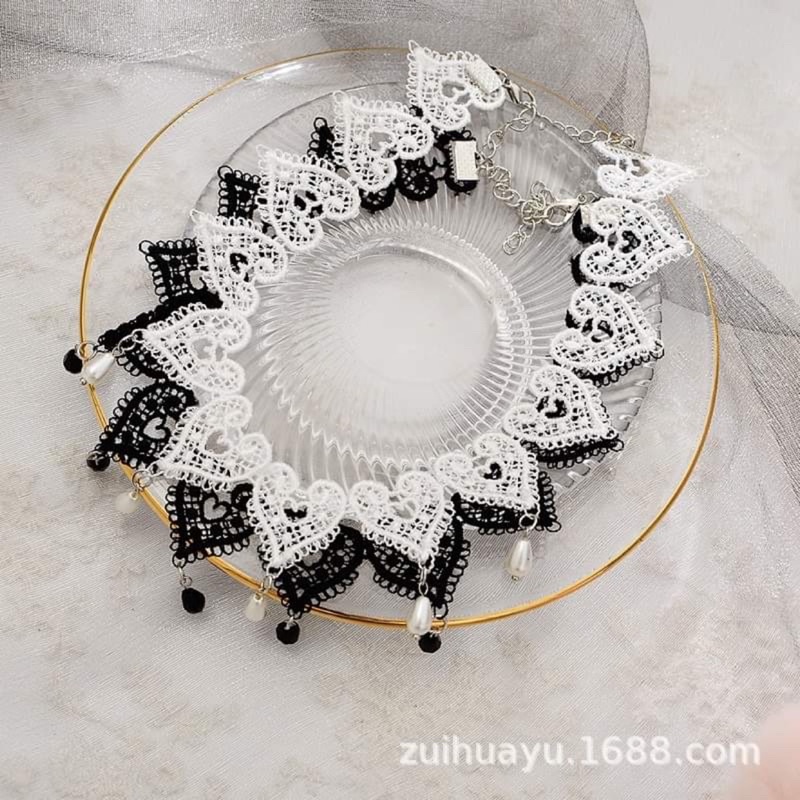 Phụ kiện vòng cổ chocker vừa quyến rũ vừa sang trọng