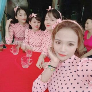 Áo dài chấm bi cô ba
