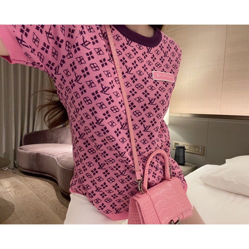 Áo phông len nữ ngắn tay toàn thân in hoạ tiết louis vuitton LV