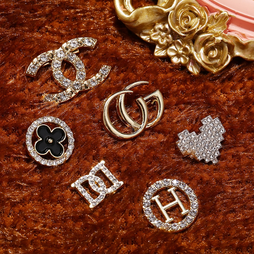 Trâm cài áo nhiều hình dáng thiết kế đính đá sang trong