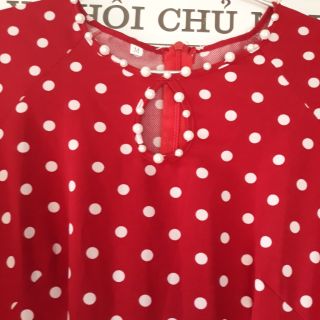 Áo dài may sẵn chấm bi giá 250k